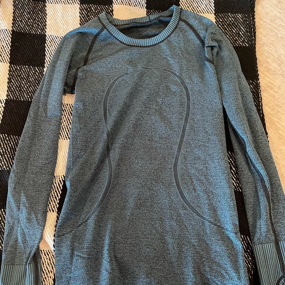 Lululemon woman’s long sleeve
